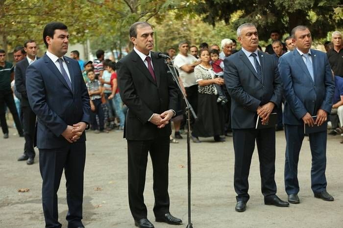 Gəncənin yeni icra başçısı sakinlərin şikayətini dinlədi FOTO