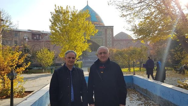 Azərbaycanlı deputatlar Yerevanda məsciddə - FOTOLAR