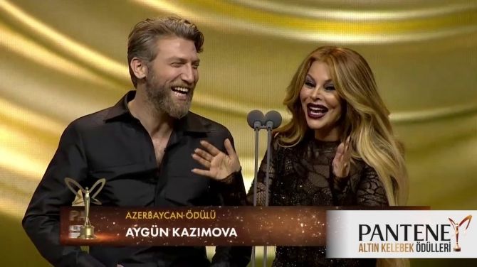 Aygün Kazımova "İlin qadın müğənnisi" oldu - Video