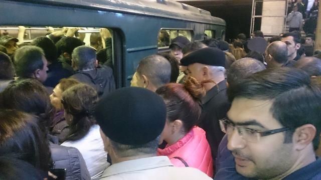 Bakı metrosu yenidən qarışdı - Sərnişin dolu qatar tuneldə qaldı - YENİLƏNİB