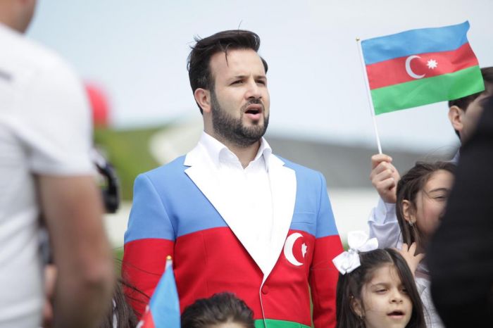 Elnurun Azərbaycan bayrağında kostyum geyinməsinin səbəbi məlum oldu - FOTOLAR