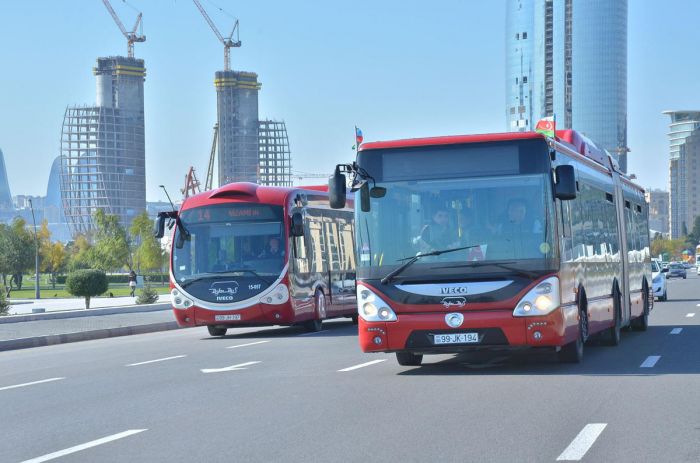 “BakuBus”un avtobusu qəzaya düşüb