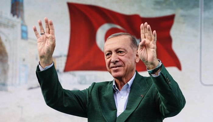 Türkiyədə seçki qutularının 97 faizi açılıb - Ərdoğan liderdir - YENİLƏNİR