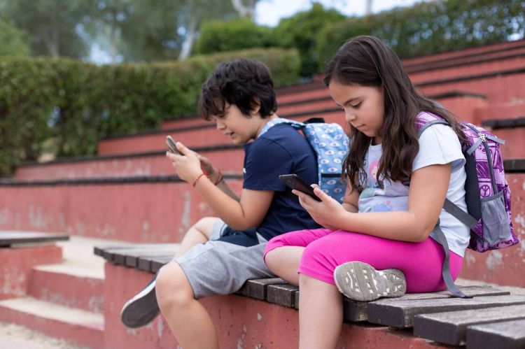 Uşaqları sosial şəbəkələrdə olan təhlükələrdən necə qoruyaq?  - Ekspertdən ÇAĞIRIŞ