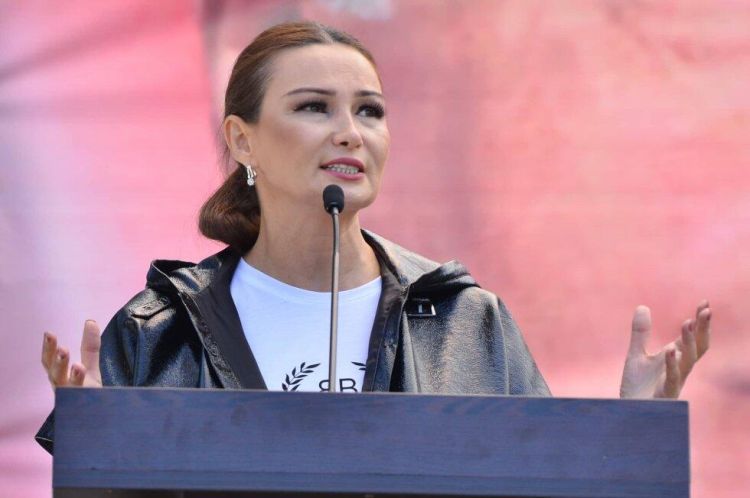 Qənirə Paşayevanın büstü hazırlandı 