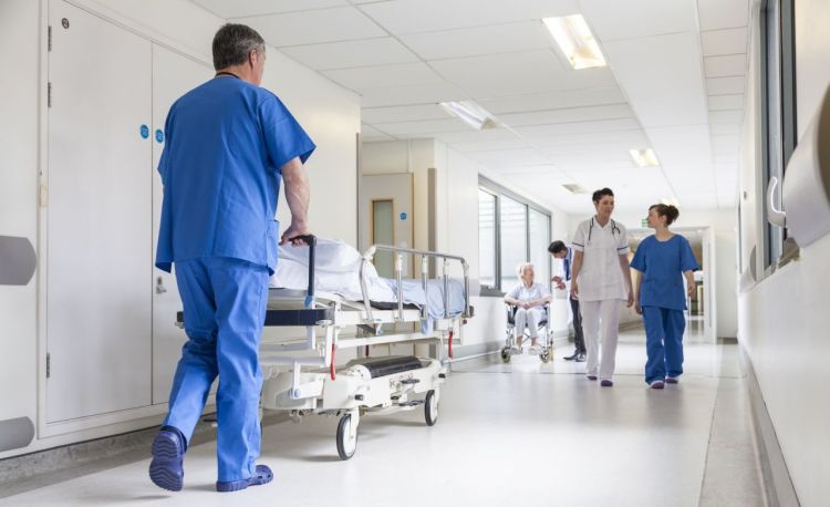 Məşhur müğənni xəstəxanaya yerləşdirildi:  Ürəyinə 2 stent taxıldı - FOTO