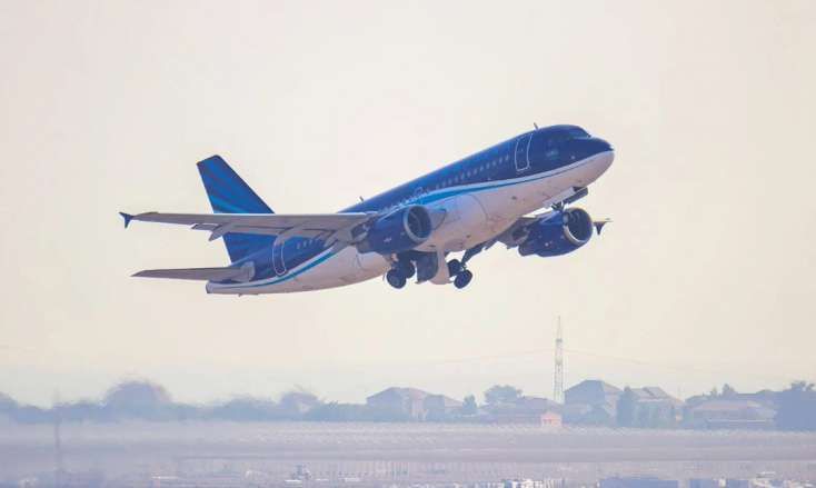 Bakıya uçan AZAL təyyarəsi təcili eniş etdi