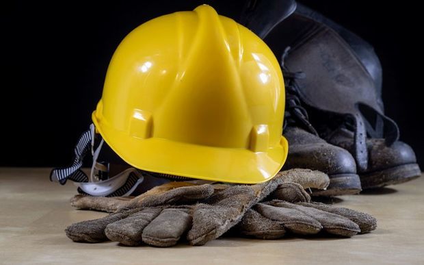 Buzovnada faciə  - Fəhlə yıxılaraq öldü