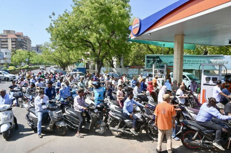 Hörmüz boğazı gərginliyi: Hindistanda yanacaq çatışmazlığı hiss olunur