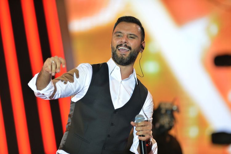 Alişan xanımının bu geyiminə görə TRT-dən qovuldu 