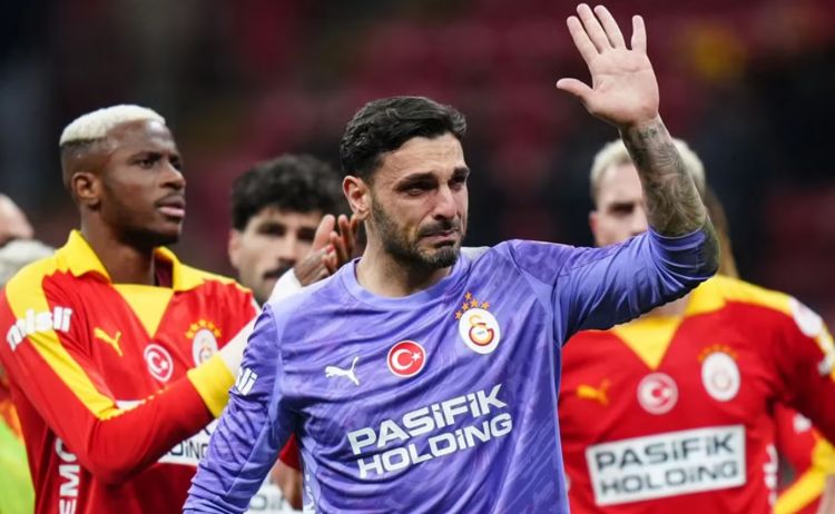 “Qalatasaray”ın qapıçısını fitə basdılar, ağladı  - VİDEO