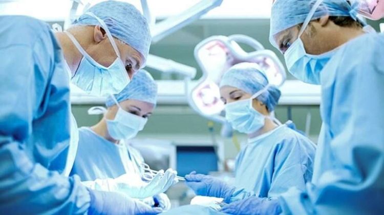 Qanunsuz plastik əməliyyat edən iki həkim cəzalandırıldı